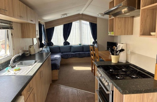 Heacham Ski Chalet | Family 3 Bedroom Caravan with Decking at Heacham