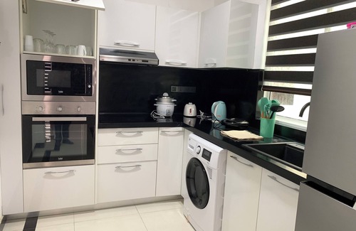 Mount Lavinia Apartment | Family and Divers friendly luxury apartment. Beach & resort style restaurantsn