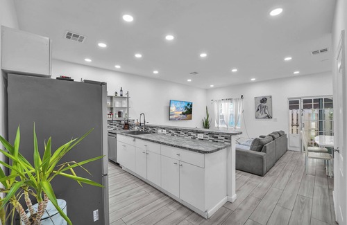 Highland Garden House | Family and Dog Friendly Townhouse, near to the Beach, build in Sauna & Gym,EV ch