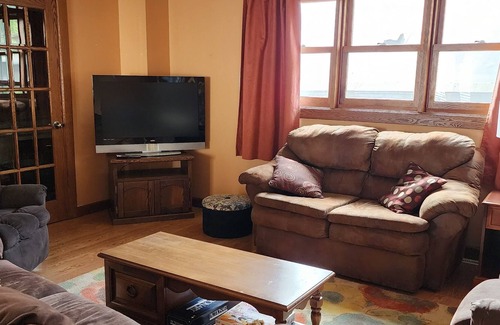 Mindoro House | Family and pet friendly place to launch your exploration of the Driftless region