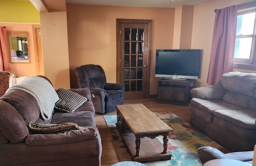 Mindoro House | Family and pet friendly place to launch your exploration of the Driftless region