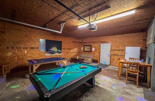 Afton House | Family and Pet Friendly Waterfront Cozy Staycation!