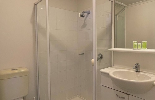 Carlton South Apartment | Family Apartment for 5 in CBD