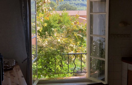 Bandol Apartment | Family apartment, 2-4 people, in Provence Mas 16th cent., pool, garden, parking