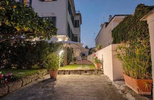 Posillipo Apartment | family apartment in the tranquility of Posillipo, a stone's throw from the sea