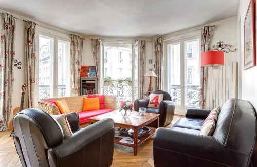 L'Europe Apartment | Family Apartment - MON AMOUR - Close all you need- Cosy Modern & Comfort - FREE PARIS Travel GUIDE