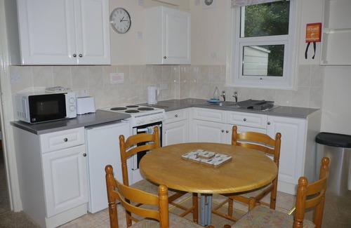 Roundham Apartment | Family Apartment with Wet Room