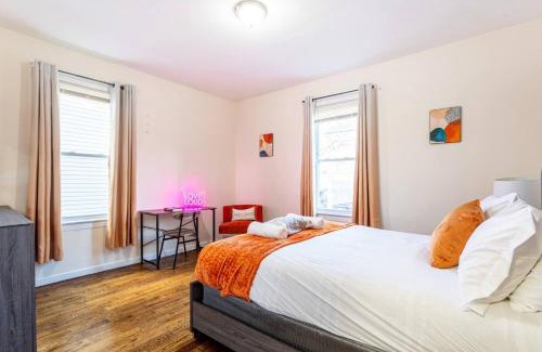 Ampere Apartment | Family Apt: 2BR FREE Parking Airprt City Links