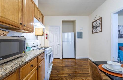 Ampere Apartment | Family Apt: 2BR FREE Parking Airprt City Links