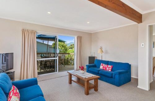 Wharewaka House | Family at Wharewaka - Wharewaka Holiday Home
