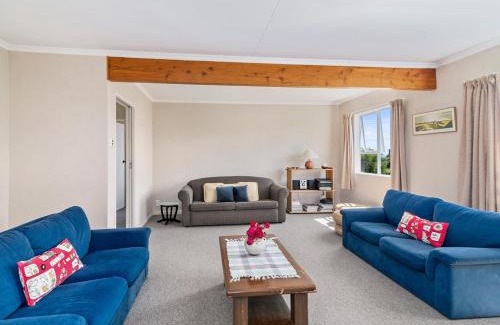 Wharewaka House | Family at Wharewaka - Wharewaka Holiday Home