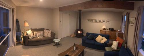 Wharewaka House | Family at Wharewaka - Wharewaka Holiday Home
