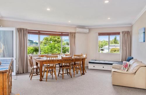 Wharewaka House | Family at Wharewaka - Wharewaka Holiday Home