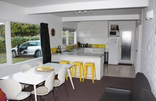 Pauanui House | Family bach on the circle