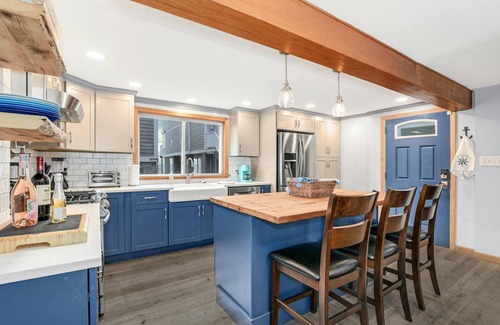 Devon House | Family Beach Getaway! Walk out the door and onto the beach! Lots to do nearby!