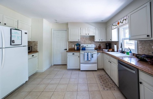 Buzzards Bay House | Family Beach House in Onset - walk to beaches