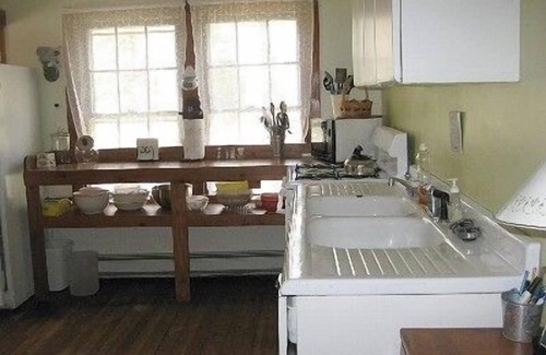 Manomet House | FAMILY BEACH TIME -9 Bedroom Home by the Sea - 1 min walk to the beach. Fun!