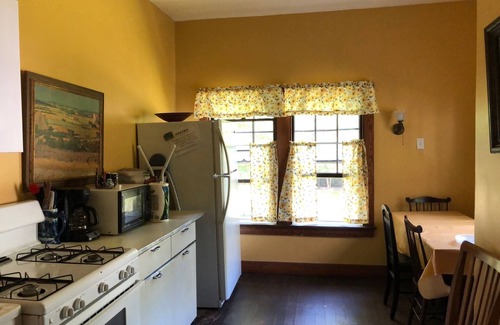 Manomet House | FAMILY BEACH TIME -9 Bedroom Home by the Sea - 1 min walk to the beach. Fun!
