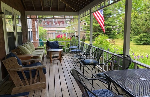 Manomet House | FAMILY BEACH TIME -9 Bedroom Home by the Sea - 1 min walk to the beach. Fun!