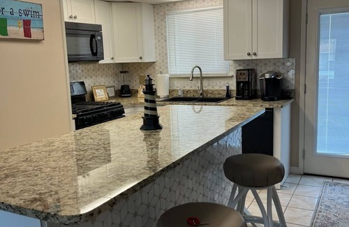 Bahama Beach House | Family Beach Retreat 5-min walk to the beach 2 FULL BATHS