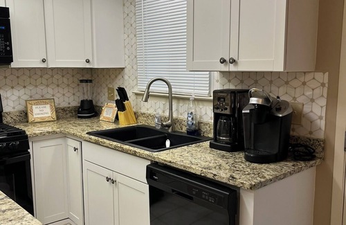 Bahama Beach House | Family Beach Retreat 5-min walk to the beach 2 FULL BATHS