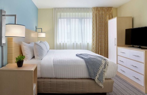Central Business District Resort | Family Break! Great Downtown Base near Lafayette Square & Louis Armstrong Park