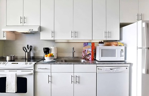 Central Business District Resort | Family Break! Great Downtown Base near Lafayette Square & Louis Armstrong Park