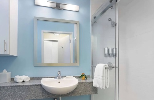 Central Business District Resort | Family Break! Great Downtown Base near Lafayette Square & Louis Armstrong Park