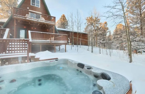 Divide Cabin | Family Cabin-Disc Golf-Hot tub! Direct Forest Access