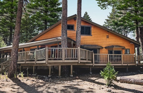Graeagle Cabin | Family Cabin in Graeagle CA w/King Bed & EV Charge