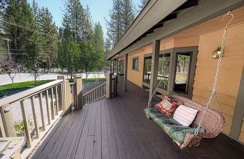 Graeagle Cabin | Family Cabin in Graeagle CA w/King Bed & EV Charge