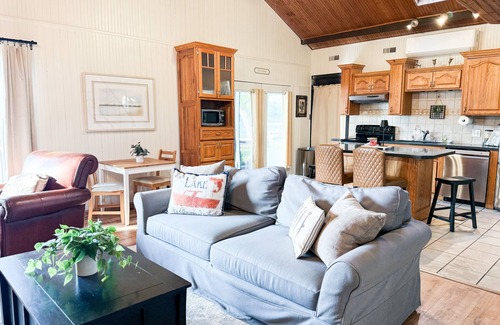 Gravois Mills House | Family Cabin-Private Cove-Calm Water-Great Fishing