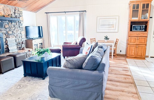 Gravois Mills House | Family Cabin-Private Cove-Calm Water-Great Fishing