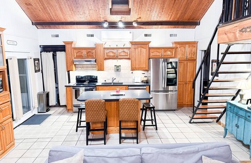 Gravois Mills House | Family Cabin-Private Cove-Calm Water-Great Fishing