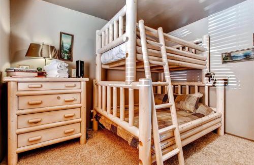 Lake Arrowhead House | Family Cabin with Game Room Near Hiking and Skiing!