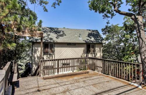 Lake Arrowhead House | Family Cabin with Game Room Near Hiking and Skiing!