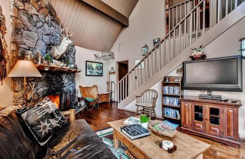 Lake Arrowhead House | Family Cabin with Game Room Near Hiking and Skiing!