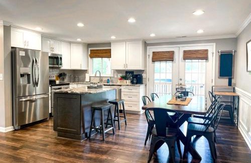 McAlpine House | Family Cabin with Outdoor Living Areas and Foosball Table in NC
