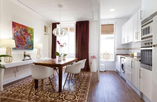 Camins al Grau Apartment | Family Century House with terrace and parking