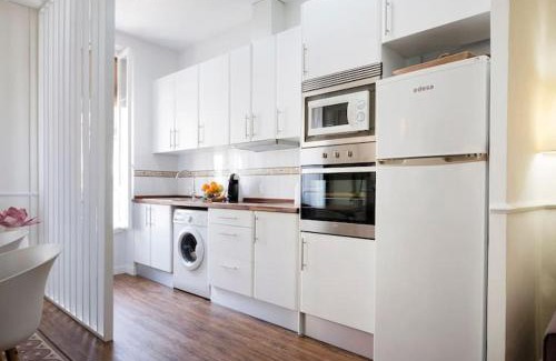 Camins al Grau Apartment | Family Century House with terrace and parking