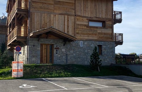 Le Praz Ski Chalet | Family Chalet with Pool, Near Slopes in Courchevel