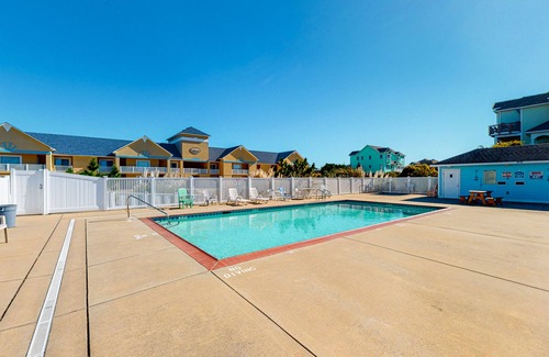 Hatteras Condo | Family Condo w/Free WiFi, Central AC, Shared Pool, Private Washer/Dryer
