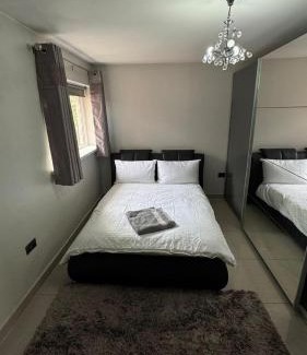 Walsall House | Family & Contractors 3 BR Bungalow Cot Garden Netflix Coffee Station