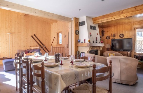 Les Bossons Ski Chalet | Family Cottage With Balcony In Chamonix