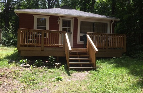 Bracebridge Cottage | Family cottage by river pet friendly sleeps 7, 3 waterfalls and hiking trails