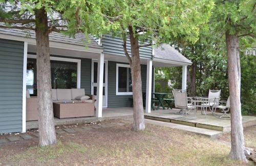Beulah House | Family Cottage On Beautiful Crystal Lake