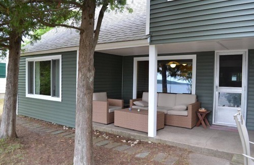Beulah House | Family Cottage On Beautiful Crystal Lake