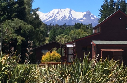 Ohakune House | Family delight nHeated pool/spa, outdoor playground n