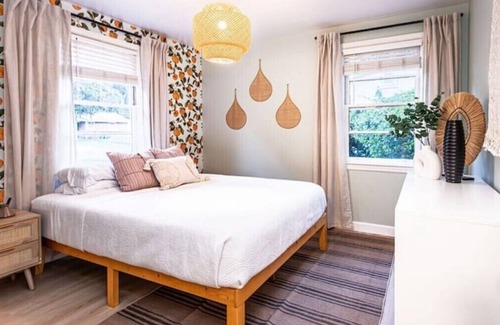 Savannah House | Family & Dog Friendly Fun New Renovation w/Pool!