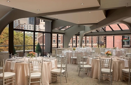 Government Center House | Family Escapade! 3 Classy Units, Minutes To Carson Beach & Boston Public Garden!
